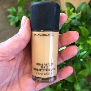 MAC Studio fix fluid foundation